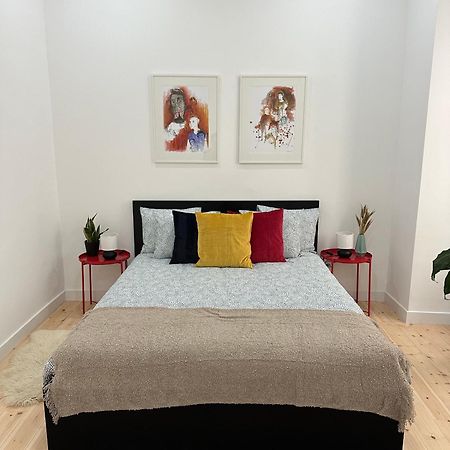 Modern Bedroom In Lisboa Exterior foto
